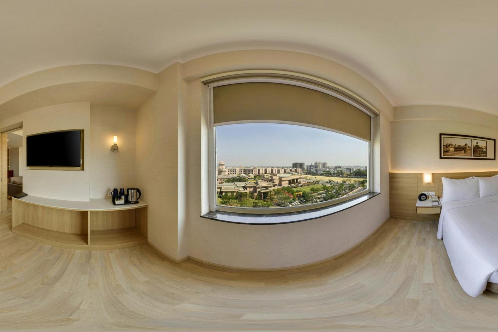 Fairfield By Marriott Lucknow Hotel Kültér fotó